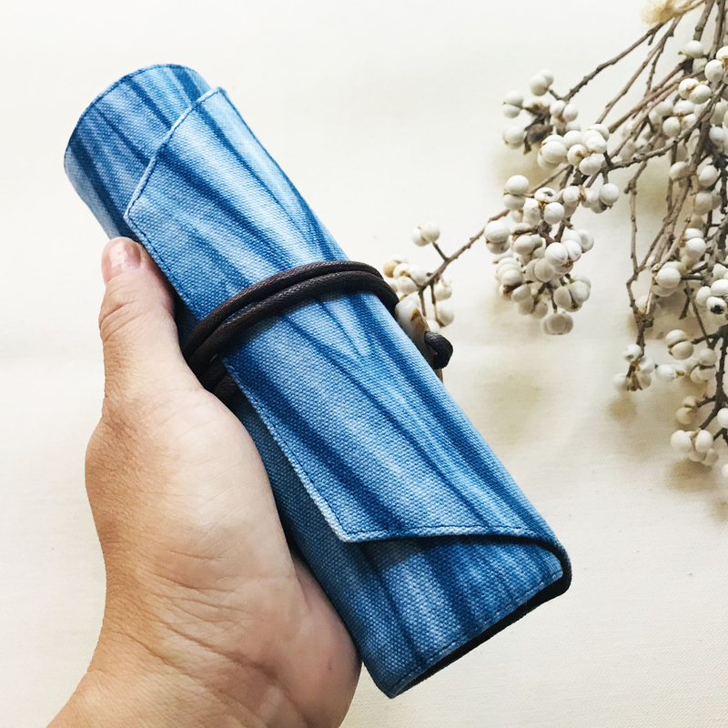 Kyoku Haku Pen Roll for 6 Pens Indigo River