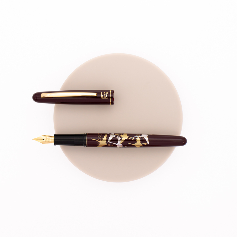 Wancher x Kuretake Kindai Maki-e Fountain Pen Kakuju Red