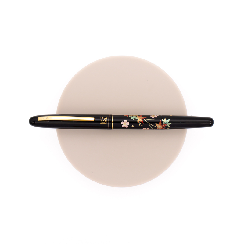 Wancher x Kuretake Kindai Maki-e Penna Stilografica Sakura Ni Kouyou