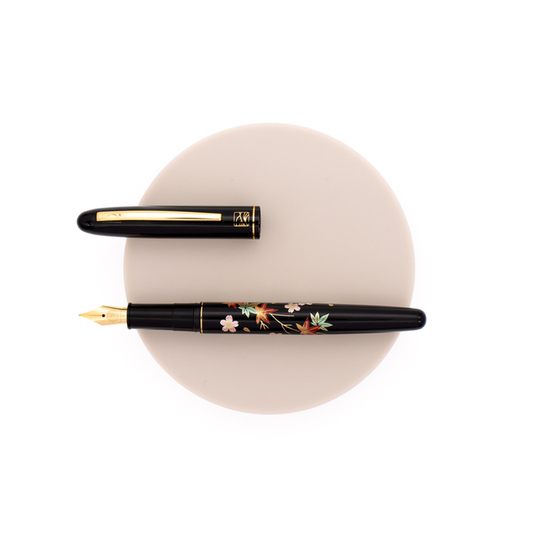 Wancher x Kuretake Kindai Maki-e Penna Stilografica Sakura Ni Kouyou