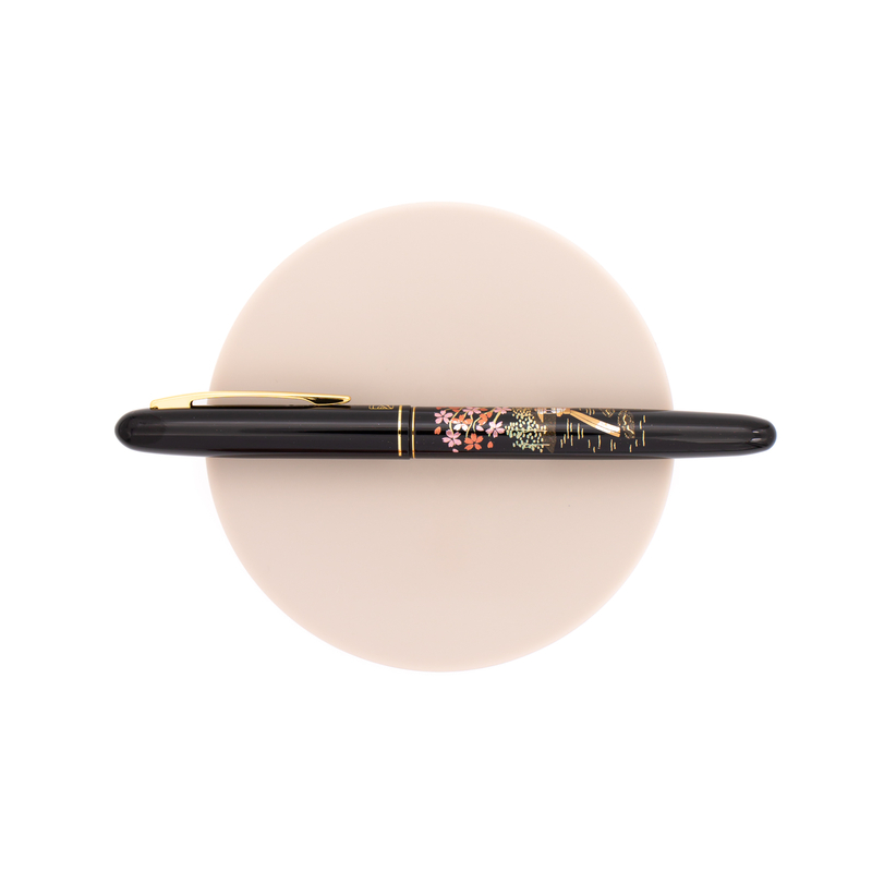 Wancher Wancher x Kuretake Kindai Maki-e Penna Stilografica Sakura No Sono