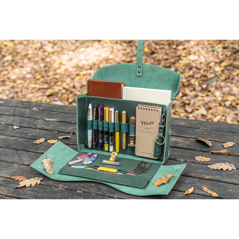 Galen Leather Galen Leather Writer's Medic Bag Crazy Horse Forest Green