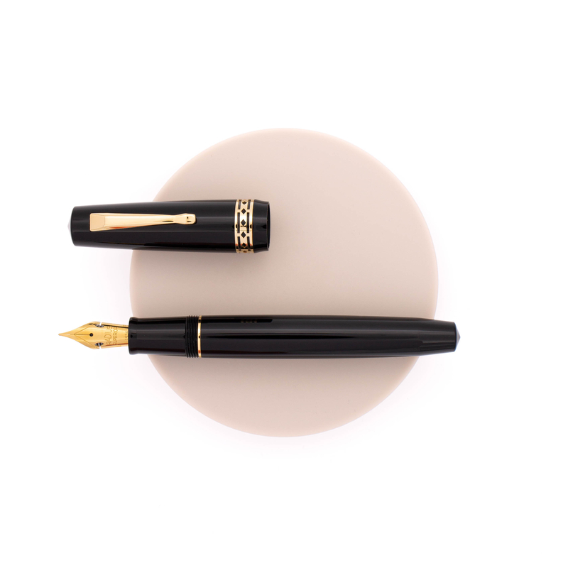 Radius Radius Settimo Fountain Pen Glossy Black & Gold