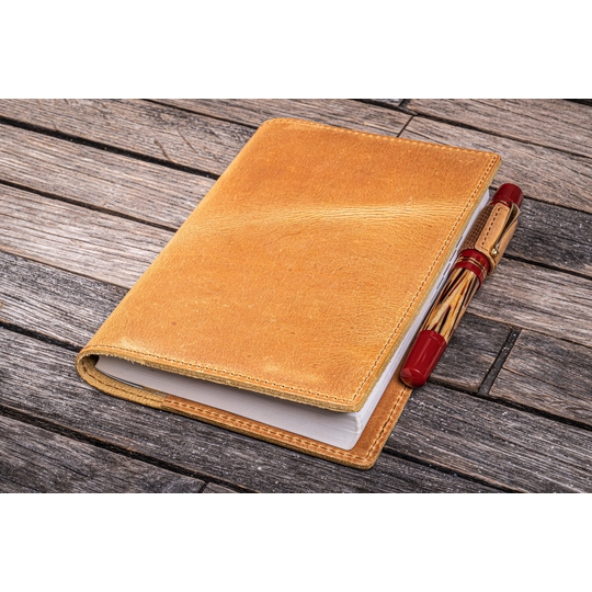 Galen Leather Cover A6 in Pelle Crazy Horse Honey Ochre