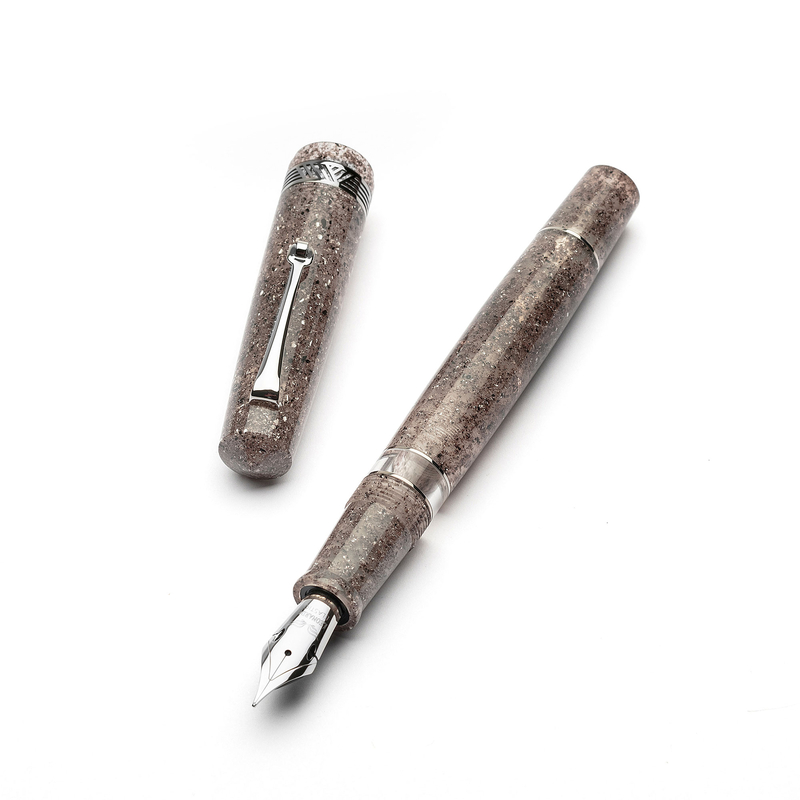 Leonardo Officina Italiana Leonardo Momento Magico Fountain Pen Sea Sand & Rhodium 14k