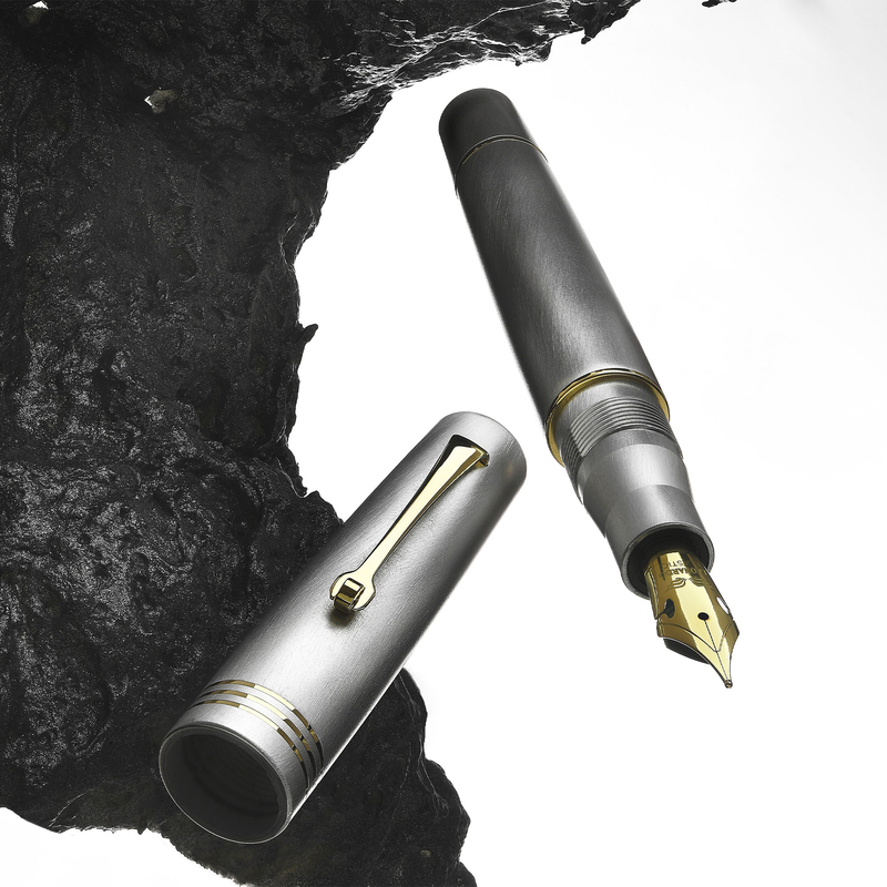 Leonardo Officina Italiana Leonardo Momento Zero Fountain Pen Alumina & Gold 14k Limited Edition